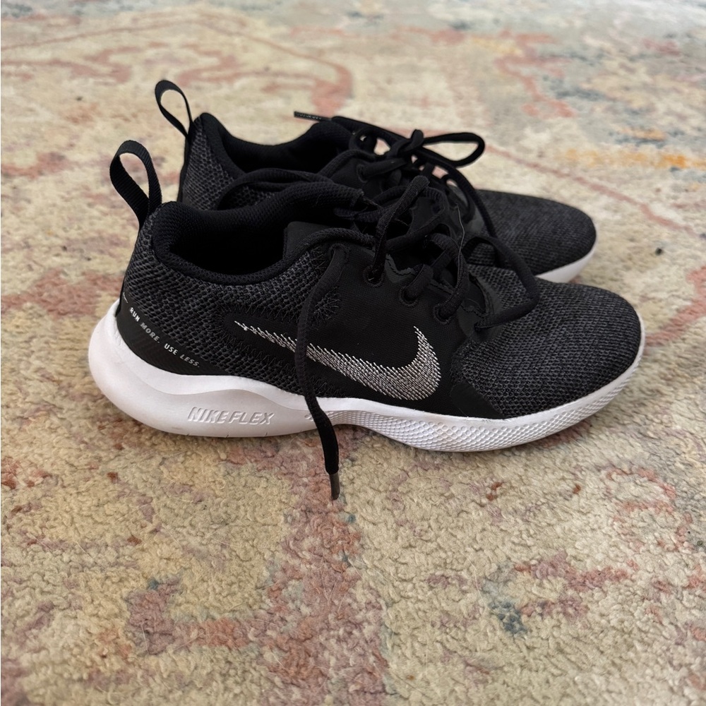 women’s nike sneakers